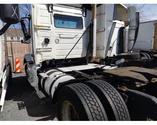 VOLVO VNM CAB