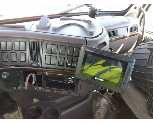 VOLVO VNM CAB
