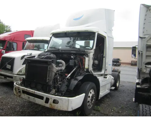 VOLVO VNM CAB