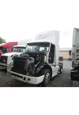 VOLVO VNM CAB