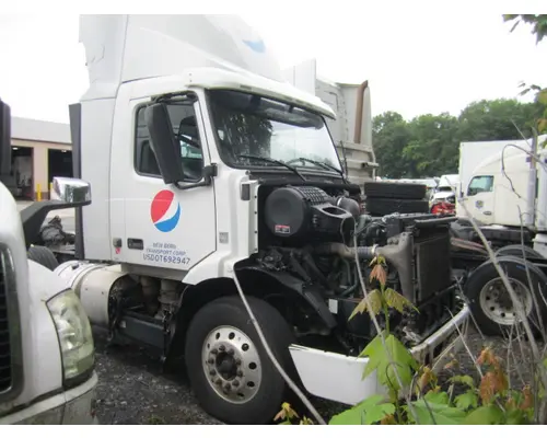 VOLVO VNM CAB