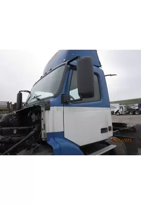 VOLVO VNM CAB