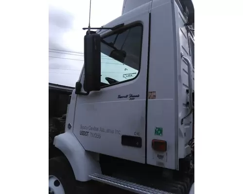 VOLVO VNM CAB