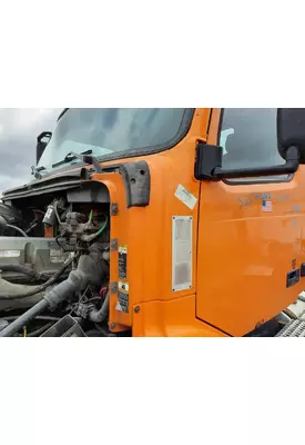 VOLVO VNM COWL