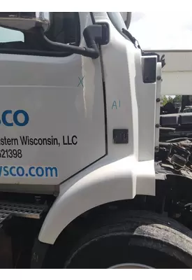 VOLVO VNM COWL