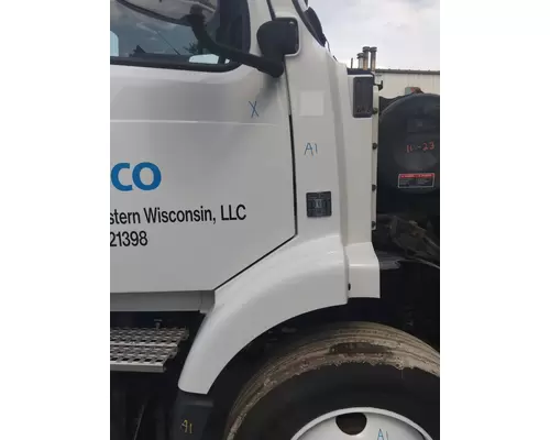VOLVO VNM COWL