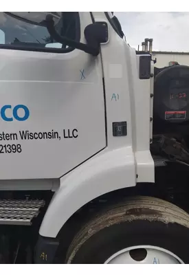 VOLVO VNM COWL