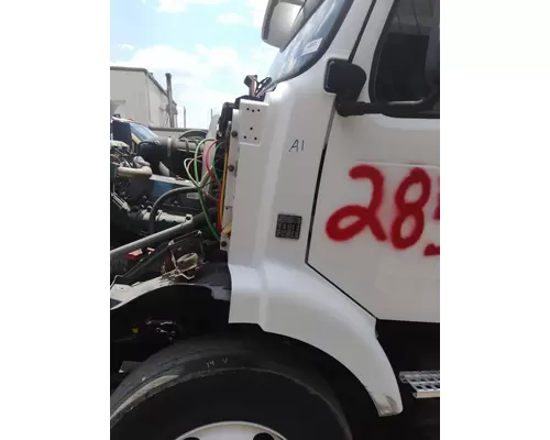 VOLVO VNM COWL