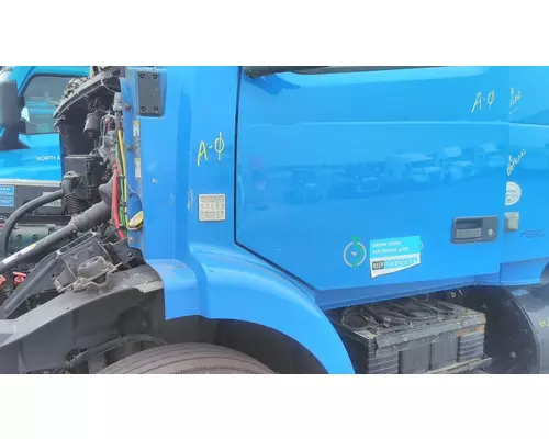 VOLVO VNM COWL