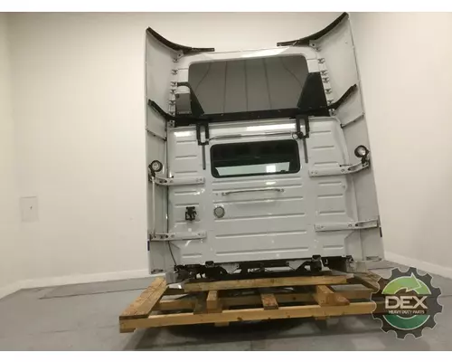 VOLVO VNM Cab