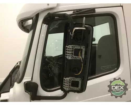 VOLVO VNM Cab