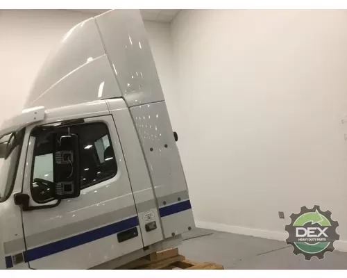 VOLVO VNM Cab