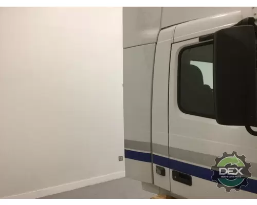 VOLVO VNM Cab