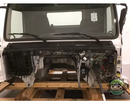 VOLVO VNM Cab