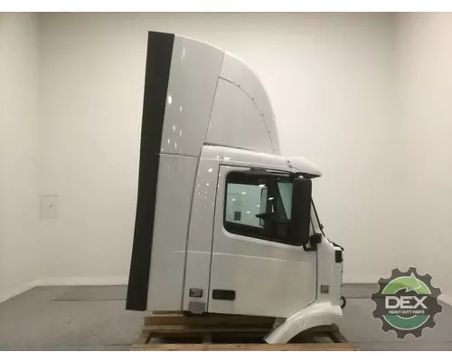 VOLVO VNM Cab