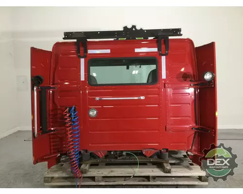 VOLVO VNM Cab