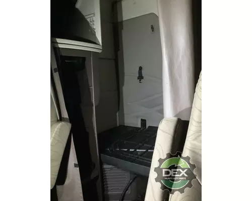 VOLVO VNM Cab