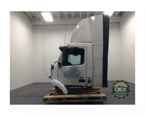 VOLVO VNM Cab