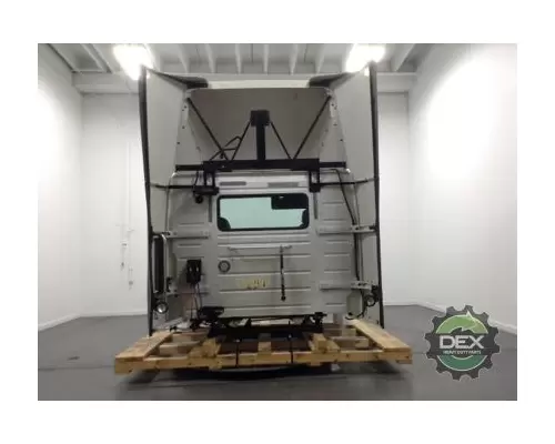 VOLVO VNM Cab