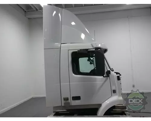 VOLVO VNM Cab