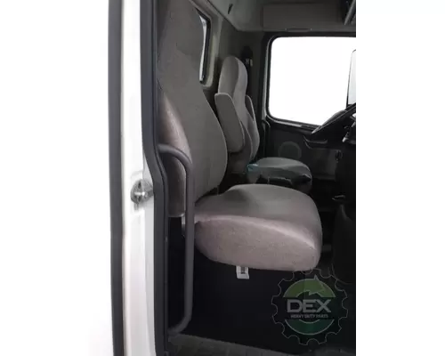 VOLVO VNM Cab