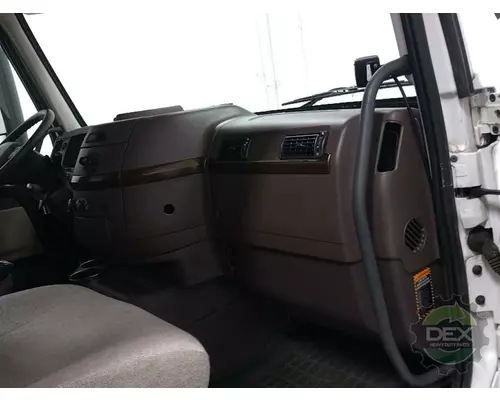 VOLVO VNM Cab