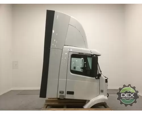 VOLVO VNM Cab