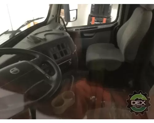 VOLVO VNM Cab