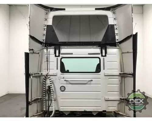 VOLVO VNM Cab