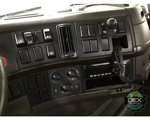 VOLVO VNM Cab