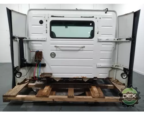 VOLVO VNM Cab