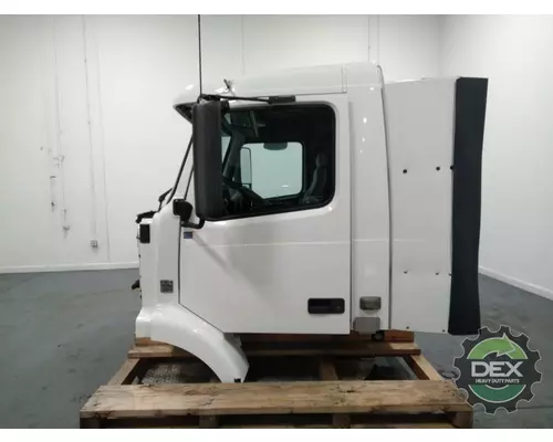 VOLVO VNM Cab
