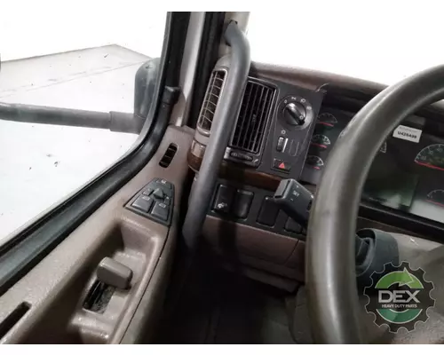 VOLVO VNM Cab