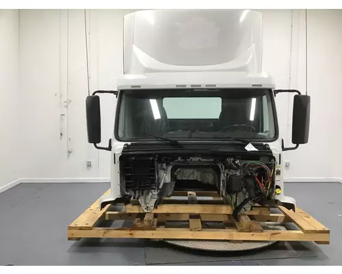 VOLVO VNM Cab