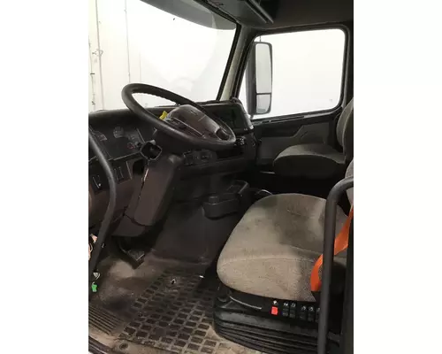VOLVO VNM Cab