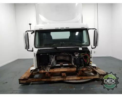 VOLVO VNM Cab