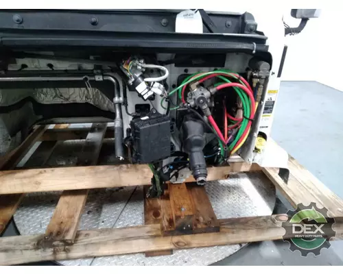VOLVO VNM Cab