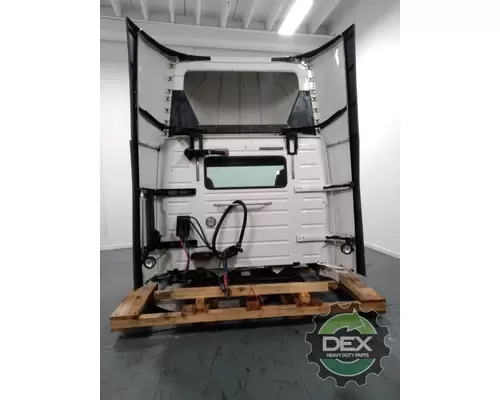 VOLVO VNM Cab