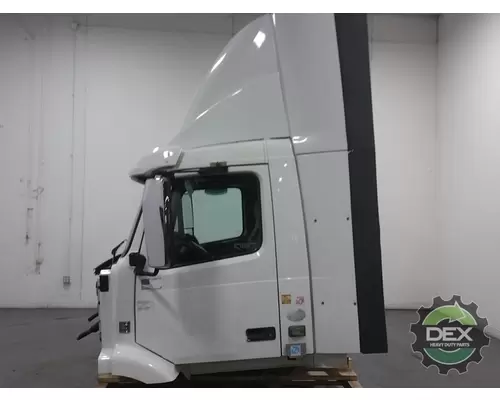 VOLVO VNM Cab