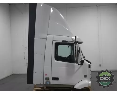 VOLVO VNM Cab