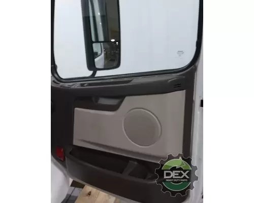 VOLVO VNM Cab