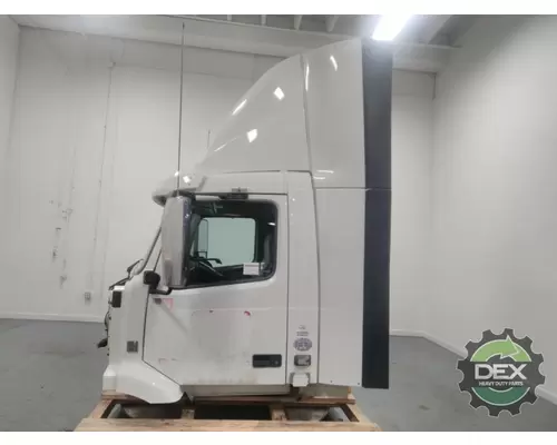 VOLVO VNM Cab