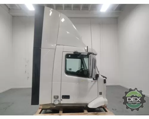 VOLVO VNM Cab
