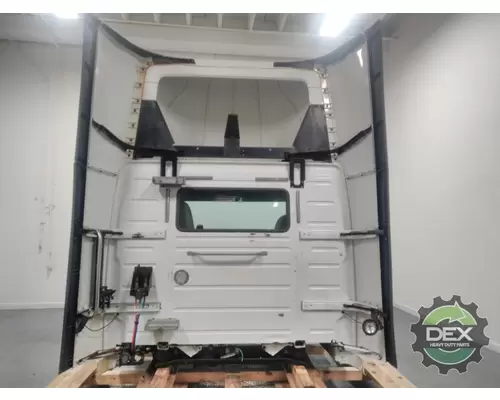 VOLVO VNM Cab