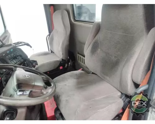 VOLVO VNM Cab
