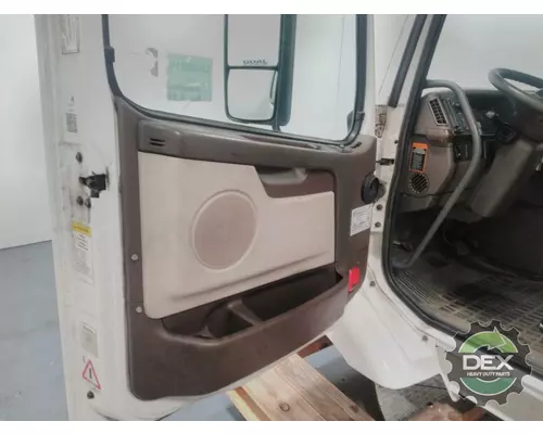 VOLVO VNM Cab