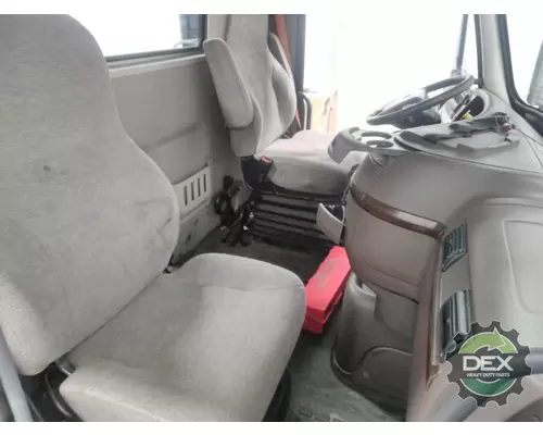 VOLVO VNM Cab