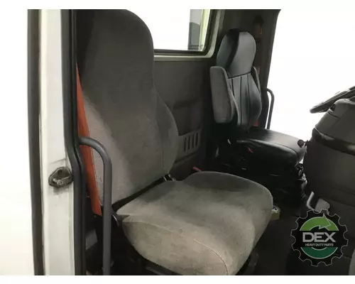 VOLVO VNM Cab