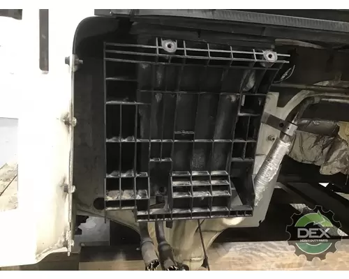 VOLVO VNM Cab