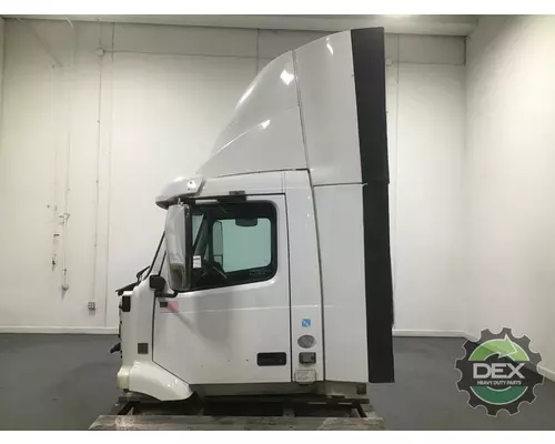 VOLVO VNM Cab